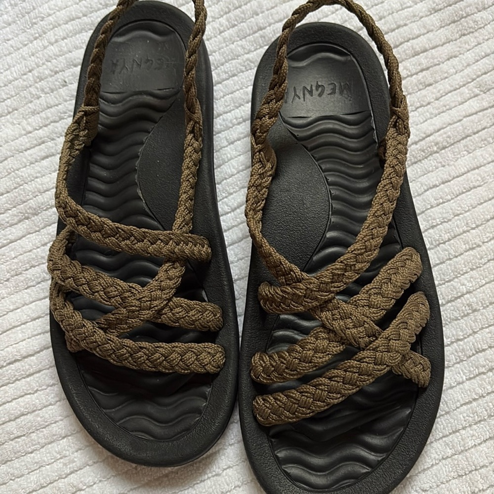 Megnya Walking Sandals